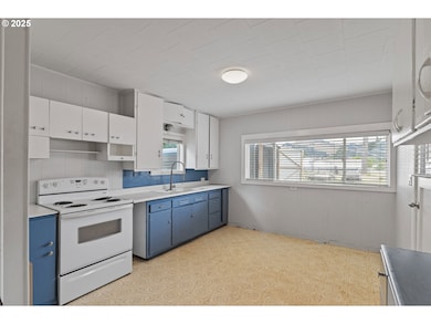 141 Poplar St, Powers, OR 97466 - photo 6