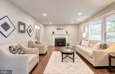 8105 W Point Dr, Springfield, VA 22153 - photo 2