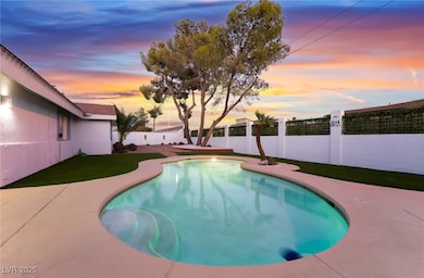 611 E Fairway Rd, Henderson, NV 89015 - photo 3