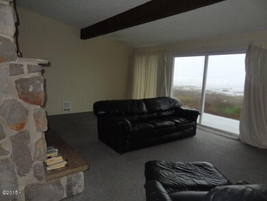 Living room/dining room