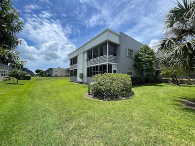 117 Flanders C, Delray Beach, FL 33484 - photo 4