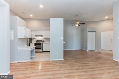 12205 Saint Peter Ct unit L, Germantown, MD 20874 - photo 6