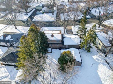 04-3681 Upper 73rd Street East-4