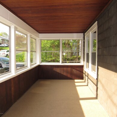 42 Essex St, Pittsfield, MA 01201 - photo 3