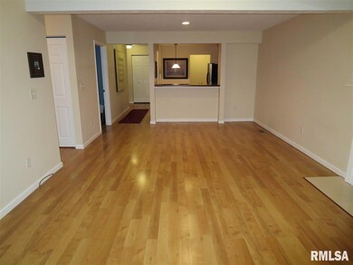 4509 N Thornhill Dr unit 102C, Peoria, IL 61615 - photo 2