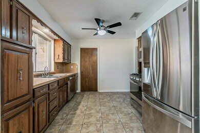 904 Columbus Ct, Bedford, TX 76022 - photo 4