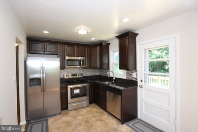 9024 Dixon Dr, Clinton, MD 20735 - photo 5