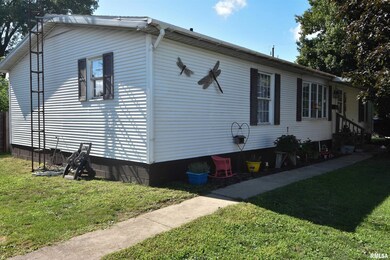 1539 Delavan St, Lincoln, IL 62656 - photo 4