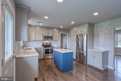 527 Cedar Ave, Hershey, PA 17033 - photo 5