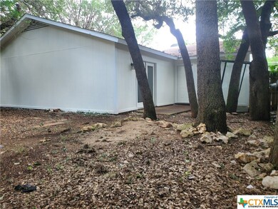 908 Dartmouth St, San Marcos, TX 78666 - photo 5