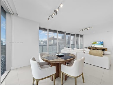 Icon Brickell Tower 2 unit 3801, Miami, FL 33131 - photo 7