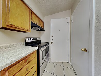 16930 Barcelona Dr, Friendswood, TX 77546 - photo 5