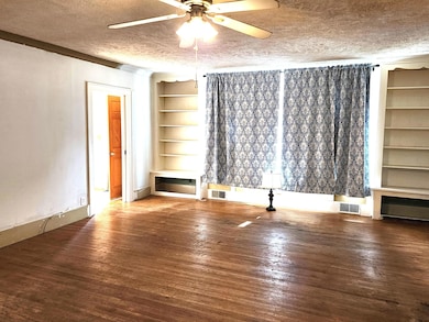 Main 1006 Living room built ins