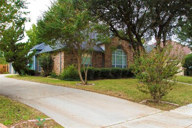 828 Abbots Ln, Denton, TX 76205 - photo 2