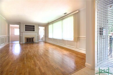 Large Bright Living Room w Fireplace