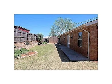 821 E 1st St, Elk City, OK 73644 - photo 2