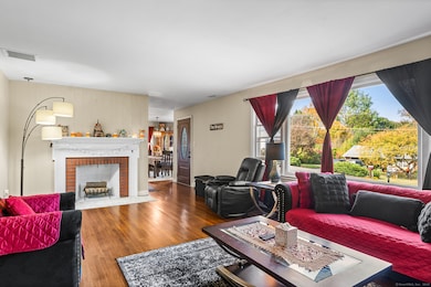 105 Jericho Rd, Middlebury, CT 06762 - photo 2