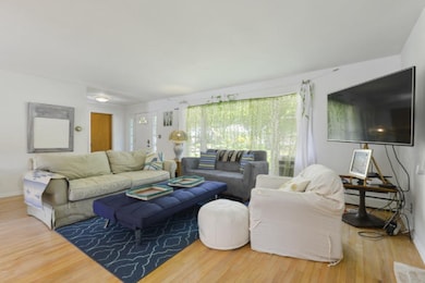 002-photo-living-room-7522689