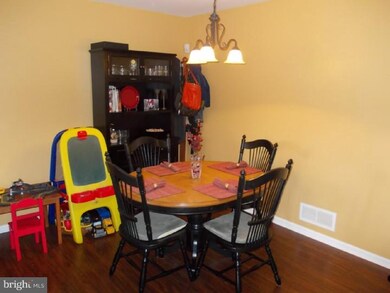 113 Pamela Ct unit 618, Levittown, PA 19057 - photo 5