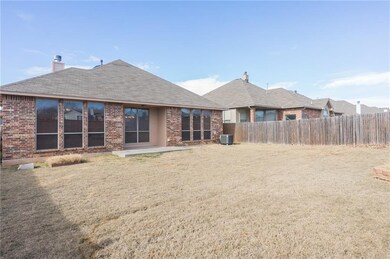 828 Elm Creek Dr, Moore, OK 73160 - photo 7
