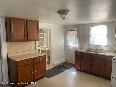 517 Chestnut St, Dunmore, PA 18512 - photo 5