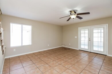 001-photo-living-room-7979460