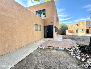 6536 E Calle la Paz unit C, Tucson, AZ 85715 - photo 2