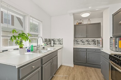 164 S Calumet Ave, Aurora, IL 60506 - photo 6