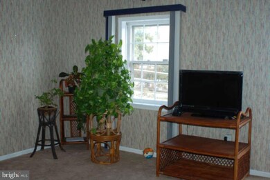 9105 Bakerhill Ct, Montgomery Village, MD 20886 - photo 5