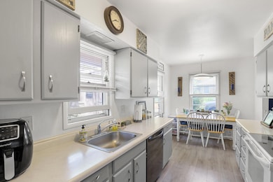 Eat-in Kitchen