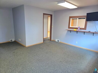 2010 W 33rd St, Sioux Falls, SD 57105 - photo 4