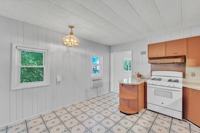 Eat-In Kitchen in Upper Unit