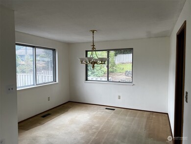 1126 Magnolia Dr, Fircrest, WA 98466 - photo 4