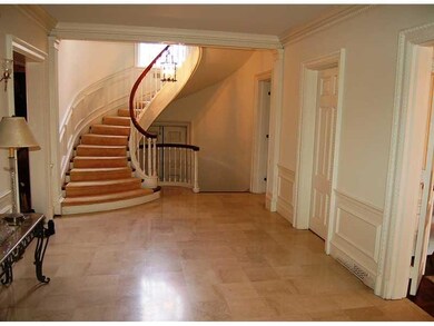 Entry/Foyer.