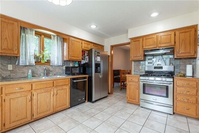 600 N Jefferson St, Raymore, MO 64083 - photo 3