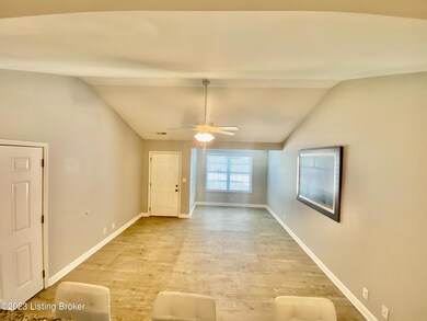 439 Woodlake Dr, Mount Washington, KY 40047 - photo 3