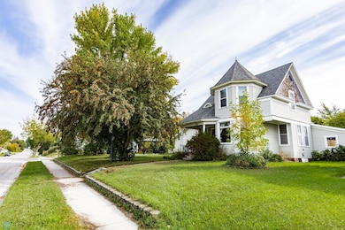 320 Elm St, Crookston, MN 56716 - photo 2