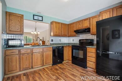 16-web-or-mls-634-appletree-dr