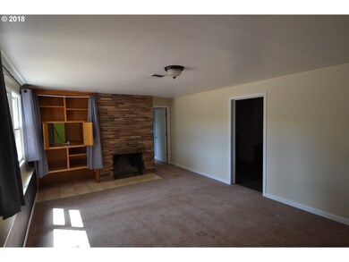 740 E 20th St, the Dalles, OR 97058 - photo 6