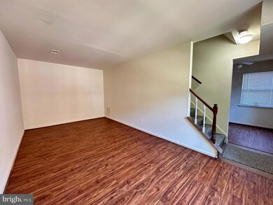 9653 Hagel Cir unit B, Lorton, VA 22079 - photo 2