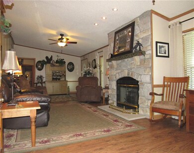 3421 Rost Dr, Columbus, IN 47203 - photo 2