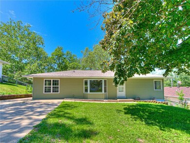 7606 SW 10th Place, Des Moines, IA 50315 - photo 2