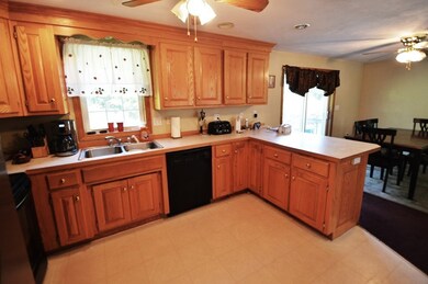 151 Victoria Ln, Fitchburg, MA 01420 - photo 2