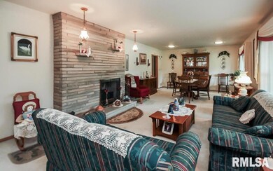 1816 W 43rd St, Davenport, IA 52806 - photo 2