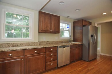 158 Massasoit Dr, Warwick, RI 02888 - photo 3