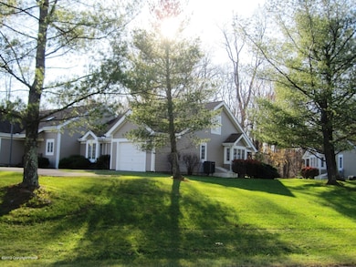 96 Duck Hollow Cir, Stroudsburg, PA 18360 - photo 2