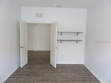 Bonus room/ den/ study/ playroom