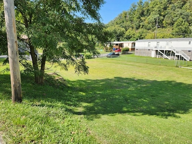 43752 Kentucky 194, Freeburn, KY 41528 - photo 2