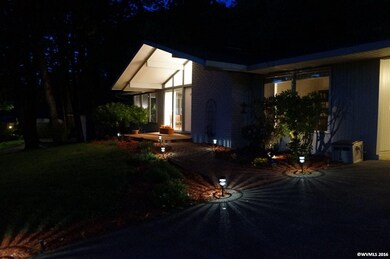 Mid-Century dynamic beauty!