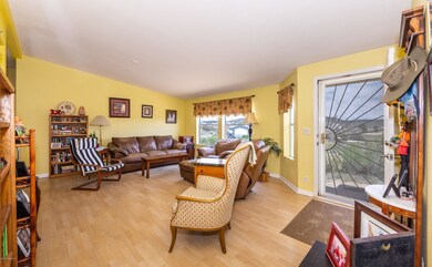 002_Living Room